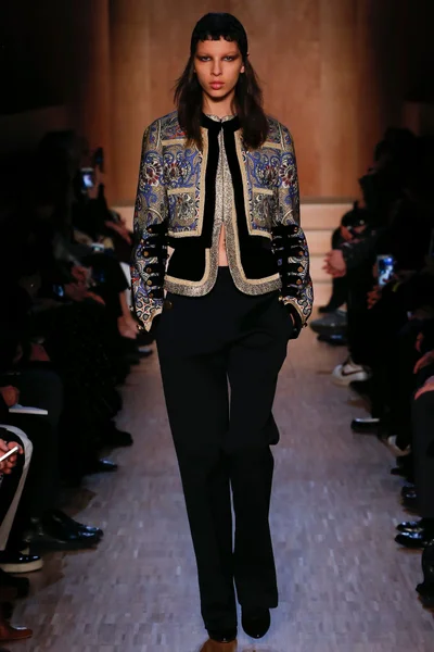 Look 44